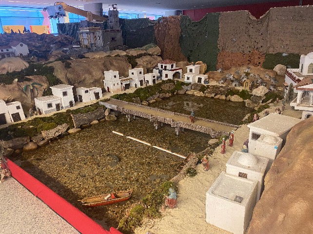 El Belén Monumental del Ejército en Burgos cuenta con un gran mural de seis metros de largo 